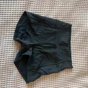 Lululemon In Movement Short *Everlux 2.5"